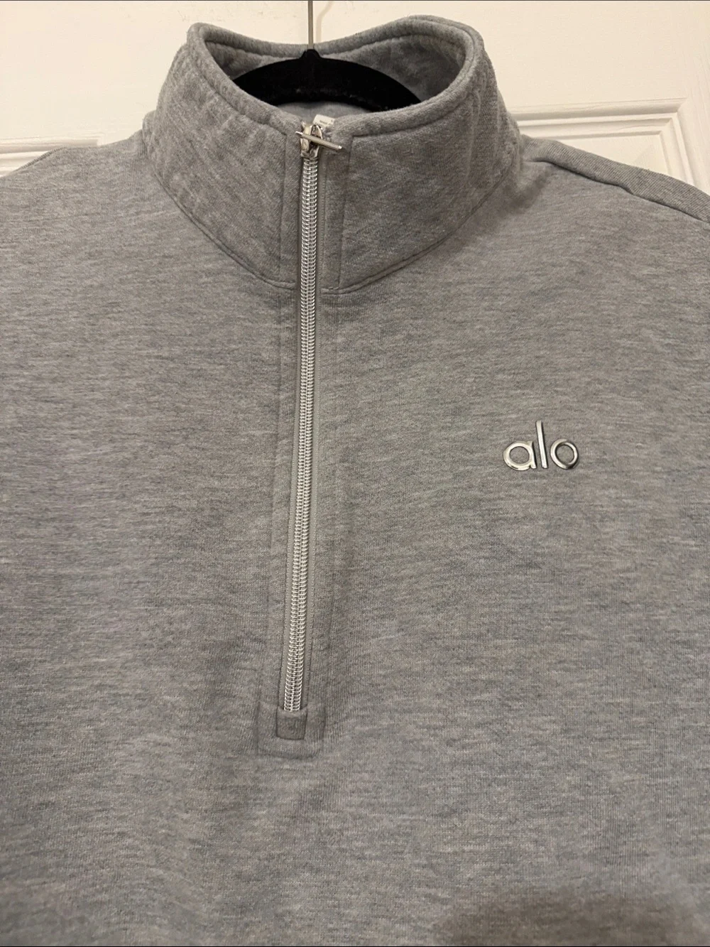 ALO Yoga Women's Light Gray Half-Zip Sweatshirt